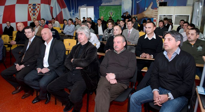 Natječaj za upis nogometnih trener(ic)a UEFA PRO
