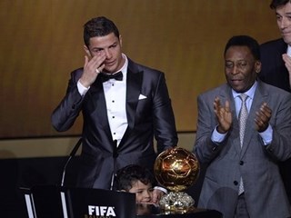 FIFA Ballon d'Or u rukama Cristiana Ronalda