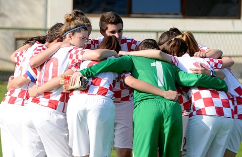 Ženska U-18 reprezentacija na turniru u BiH