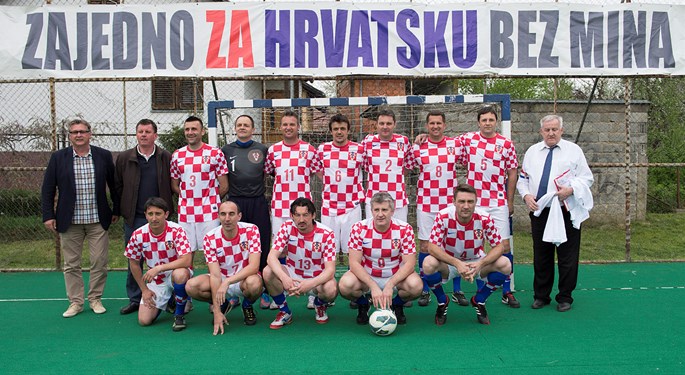 Humanitarni spektakl s Vatrenima u Županji