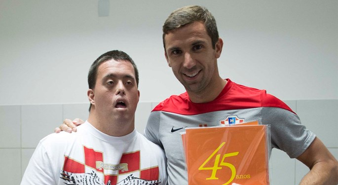 Srna razveselio mladića s Downovim sindromom