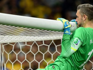 Stipe Pletikosa signs for Deportivo