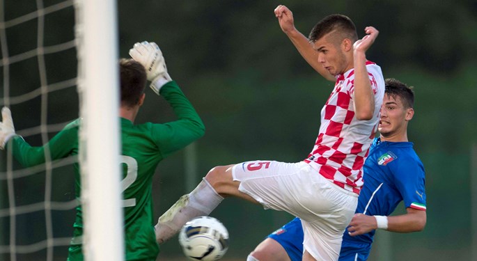 Ćaleta-Car replaces Šimunović for upcoming matches