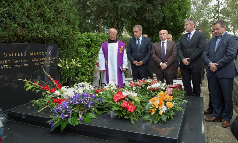 Položeni vijenci na grob Vlatka Markovića