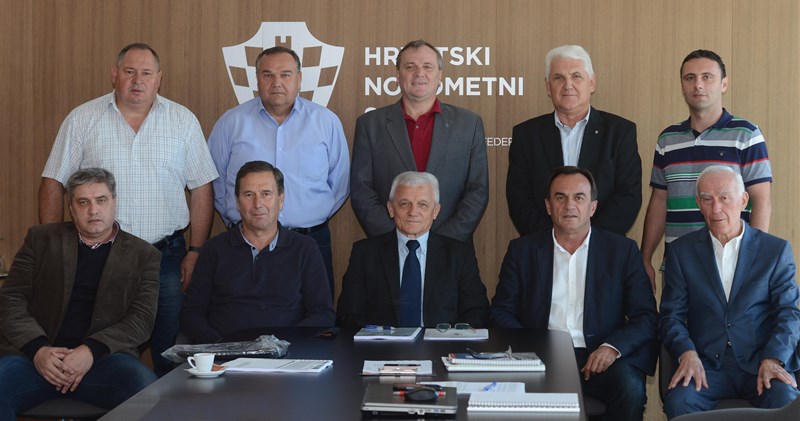 Zaključci Komisije nogometnih sudaca HNS-a