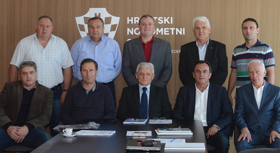 Zaključci Komisije nogometnih sudaca IO HNS-a