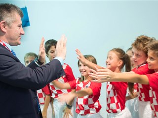 Gospodine predsjedniče Republike Hrvatske,  borba protiv huligana nije samo naša