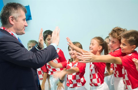 Gospodine predsjedniče Republike Hrvatske,  borba protiv huligana nije samo naša