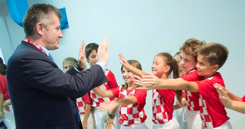 Gospodine predsjedniče Republike Hrvatske,  borba protiv huligana nije samo naša