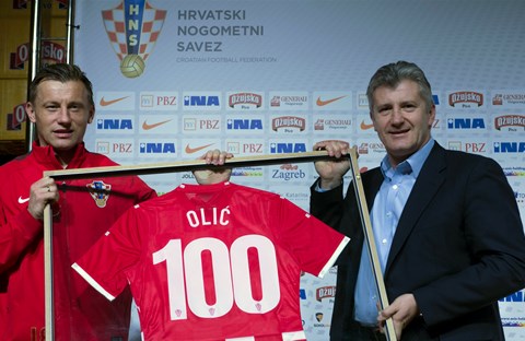 Šuker presents Olić with centenary award: "I will give my all once again"