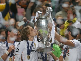 Modrić and Kovačić retain title, Mandžukić scores a stunner