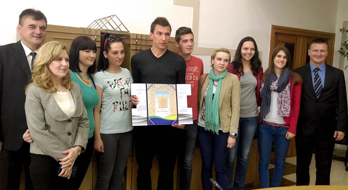 Mario Mandžukić dobio županijsku Zlatnu plaketu