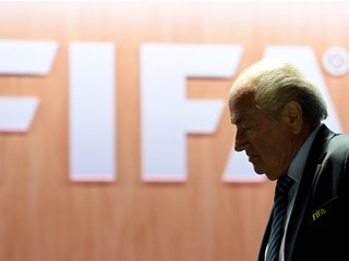 Sepp Blatter dao mandat na raspolaganje