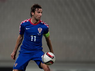 Srna asistent, Eduardo strijelac, Jedvaj isključen