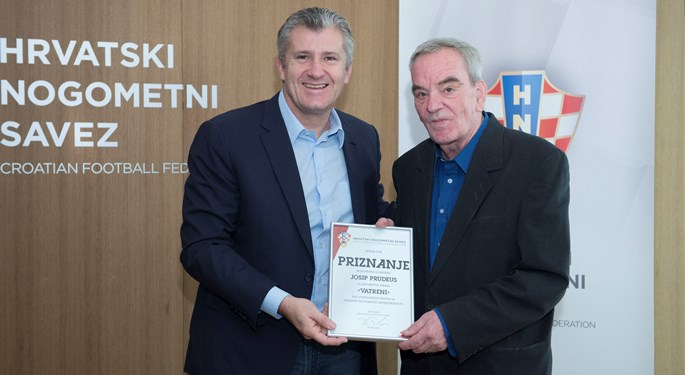 Šuker uručio priznanje Josipu Prudeusu za "Vatrene"