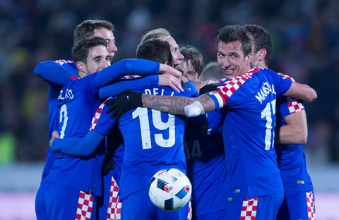 Croatia comes from behind to win in Russia