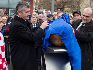 Šuker i Miličević otkrili spomenik prvoj nogometnoj lopti