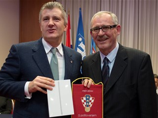 Održana Skupština ZNS-a, Šparavcu uručeni prigodni darovi