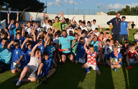 Vatreni razveselili mlade navijače u Rovinju#Kids thrilled to spend time with Vatreni in Rovinj