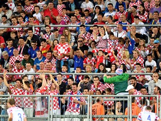 HNS-ov časnik za vezu s navijačima na raspolaganju u Francuskoj