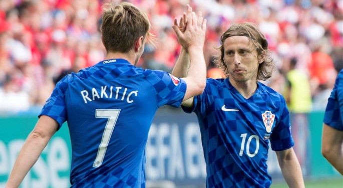 Modrić i Rakitić u izboru za idealnu momčad godine