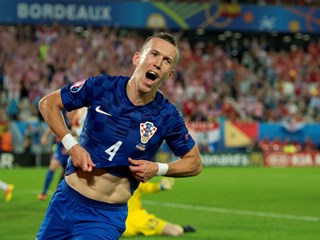 Croatia's late twist to beat Spain and top the group!