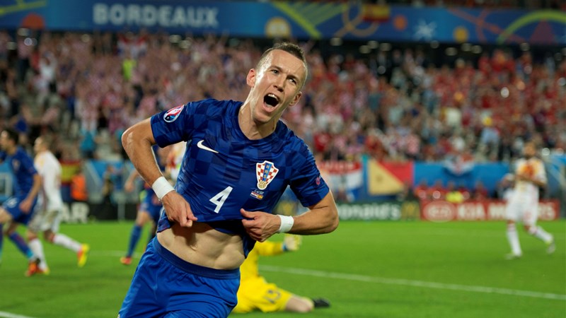 Croatia's late twist to beat Spain and top the group!