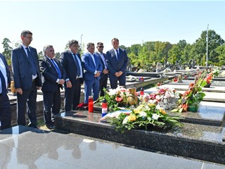 Izaslanstvo HNS-a položilo vijence u Sisku
