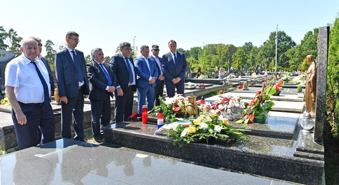 Izaslanstvo HNS-a položilo vijence u Sisku