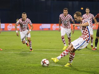 Croatia and Turkey share the opening spoils