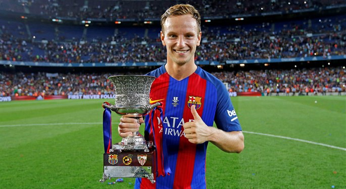 Ivan Rakitić renews Barcelona contract