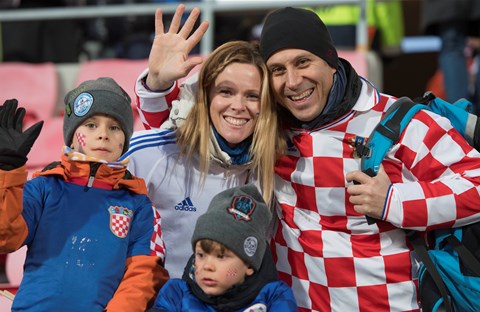 Navijači uz Vatrene tijekom kvalifikacija za SP#Fans support Croatia during qualifiers