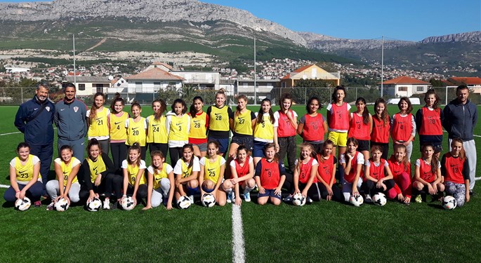 Dječaci i djevojčice trenirali na Kampovima HNS-a