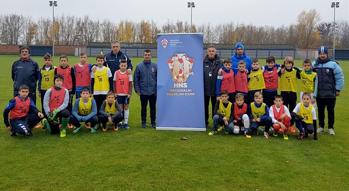 Treninzi dječaka i djevojčica na Kampovima HNS-a