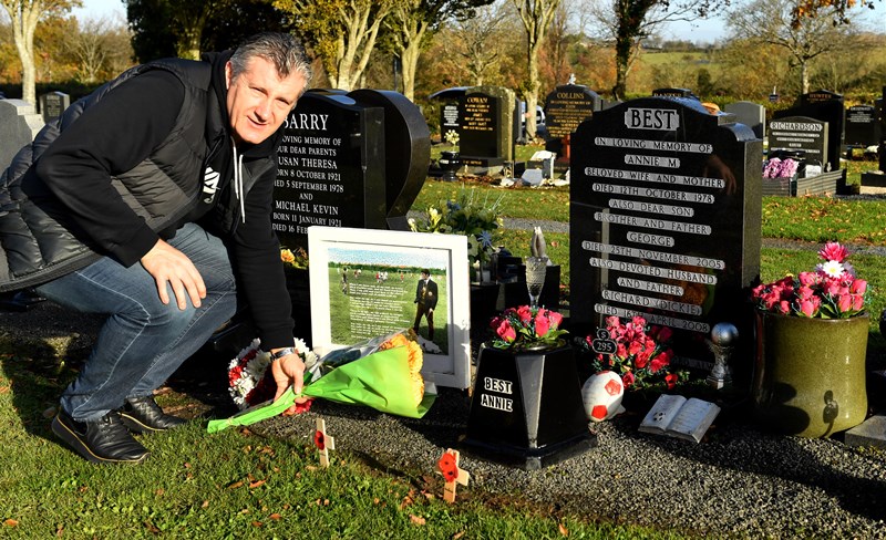 Davor Šuker visits George Best resting place