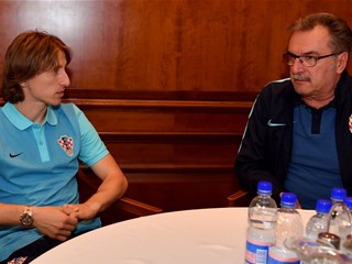 Vatreni okupljeni u Zagrebu: "Nastaviti putem prema Rusiji"