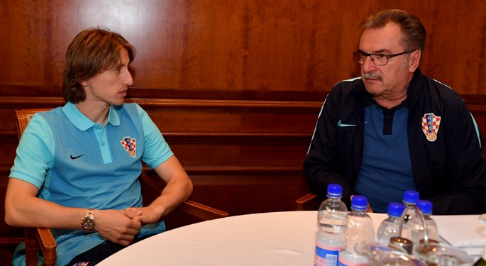 Vatreni okupljeni u Zagrebu: "Nastaviti putem prema Rusiji"