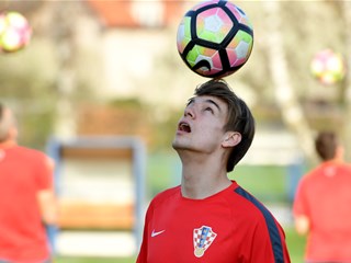 Video: Hrvatska U-19 stigla u Portugal