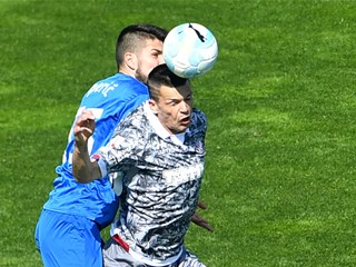 Dinamo sa strujom, Rijeka s valovima?