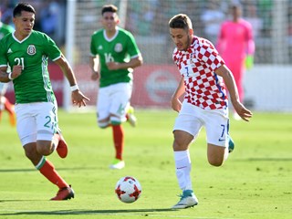 Vlašićev prvijenac za Everton, Livaja junak AEK-a