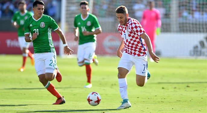 Vlašićev prvijenac za Everton, Livaja junak AEK-a