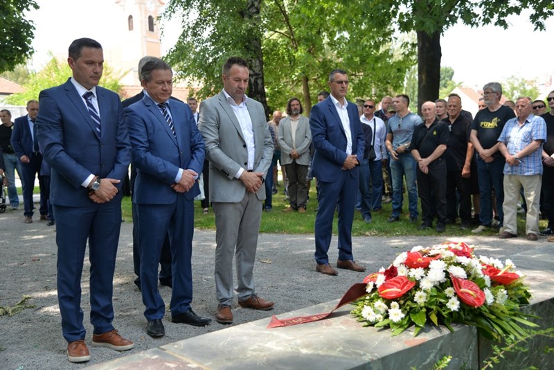 Delegacije HNS-a i finalista Kupa posjetile grob A. Herjavca i spomenik Pumama