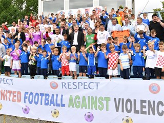 Davor Šuker i Janica Kostelić posjetili kamp nacionalnih manjina u Karlovcu