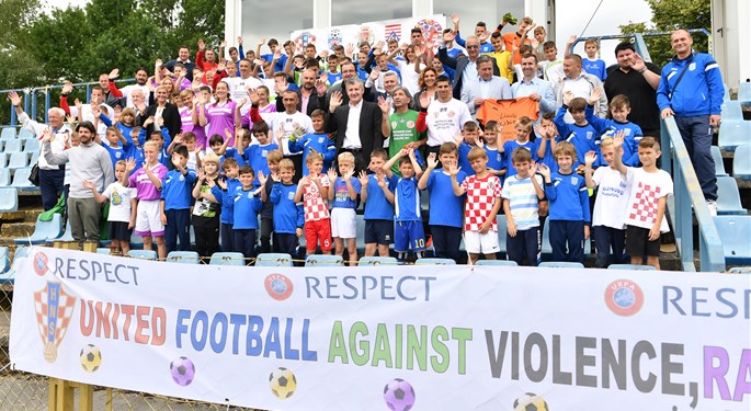 Davor Šuker i Janica Kostelić posjetili kamp nacionalnih manjina u Karlovcu