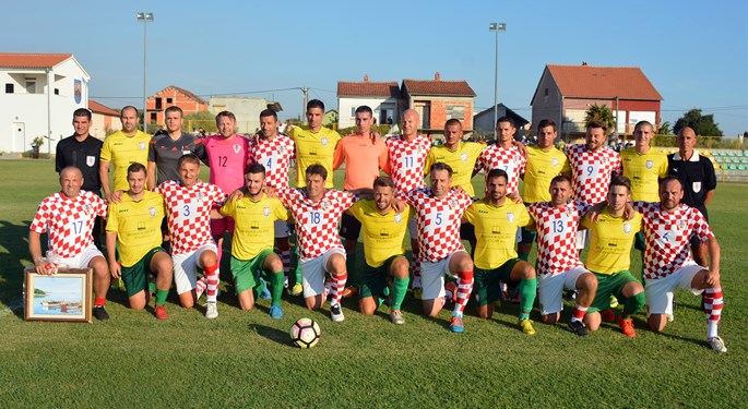 Veterani HNS-a na proslavi NK Zlatna Luka u Sukošanu