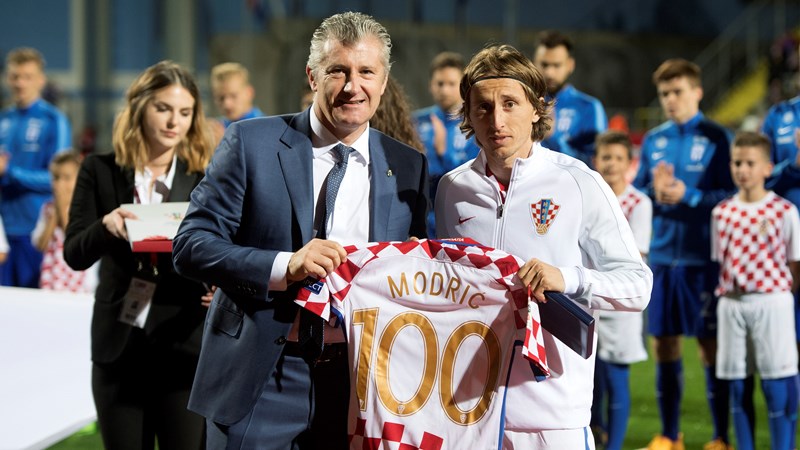 Modrić becomes a member of a "100 club"