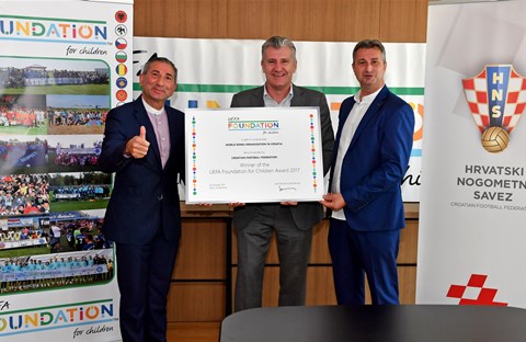 UEFA Foundation awards HNS and World Roma Organization project