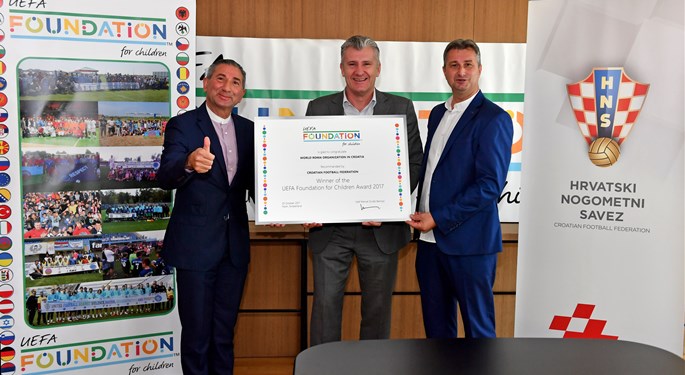 UEFA Foundation awards HNS and World Roma Organization project