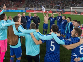 Off to World Cup! Croatia eases past Greece