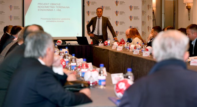 Klubovima i gradovima predstavljen projekt obnove igrališta